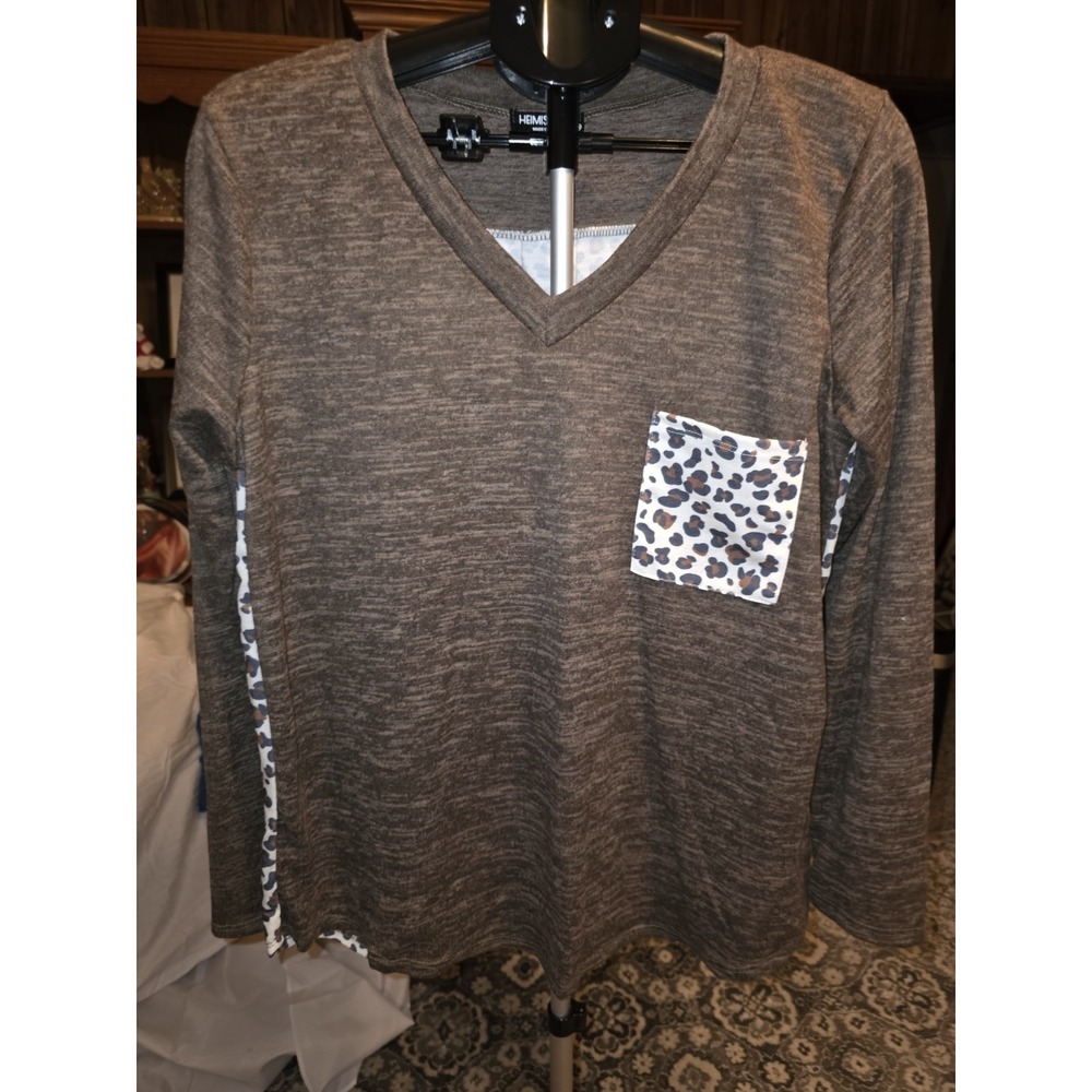 heimish USA‎ Size 1X. Animal Print Pocket And Back Rounded Hem.